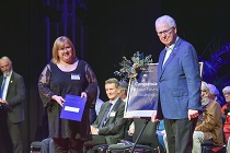 2022 Federation TAFE Scholarship recipient Lisa-Ann Makara and Mr Terry Moran AC, Chancellor